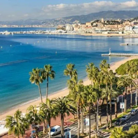 Proche Plages Dans Superbe Avec Piscine, Tennis Et Wifi